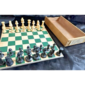 Rare Vintage Drueke Chess Set No. 22 With Wood Box 2.5" Chessmen 10"x10" Board
